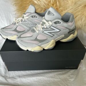 NIB 9060 NEW BALANCE grey pink colorway women’s size 7